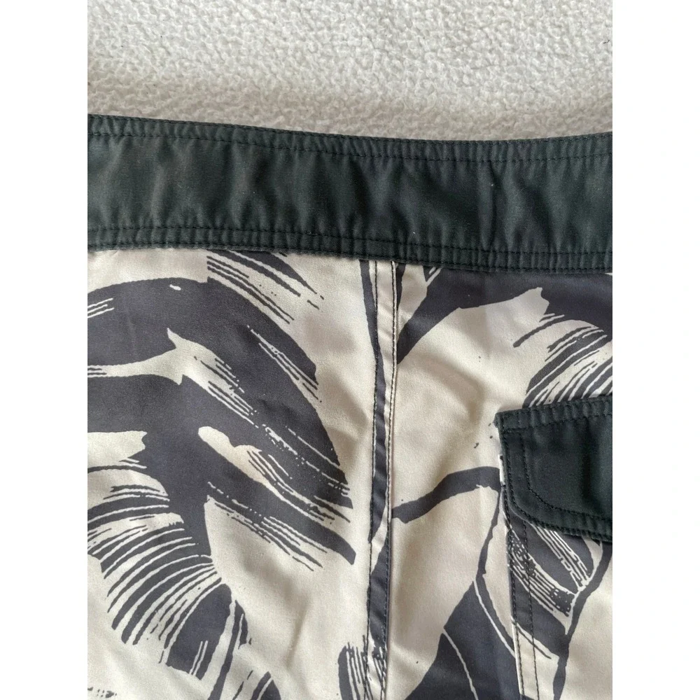 Ezekiel Mens 32 Board Shorts Tan Black Tropical Palm Leaf Print Surf Swim